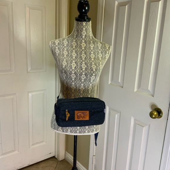 Foster & RYE INSULATED FANNY PACK - Picture 1 of 13